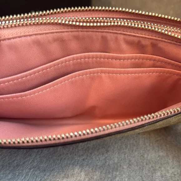🤎🩷COACH🤎🩷Tan & Salmon Signature Coated Canvas Double Zip Wallet/EUC - Picture 7 of 16